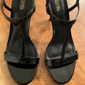 NEW MICHAEL KORS BLACK 7.5 STRAPY SANDALS HEELS